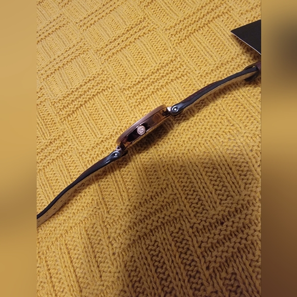 NWT Gucci Interlocking G Brown Dial Brown Leather Strap Women's Watch - Picture 3 of 8